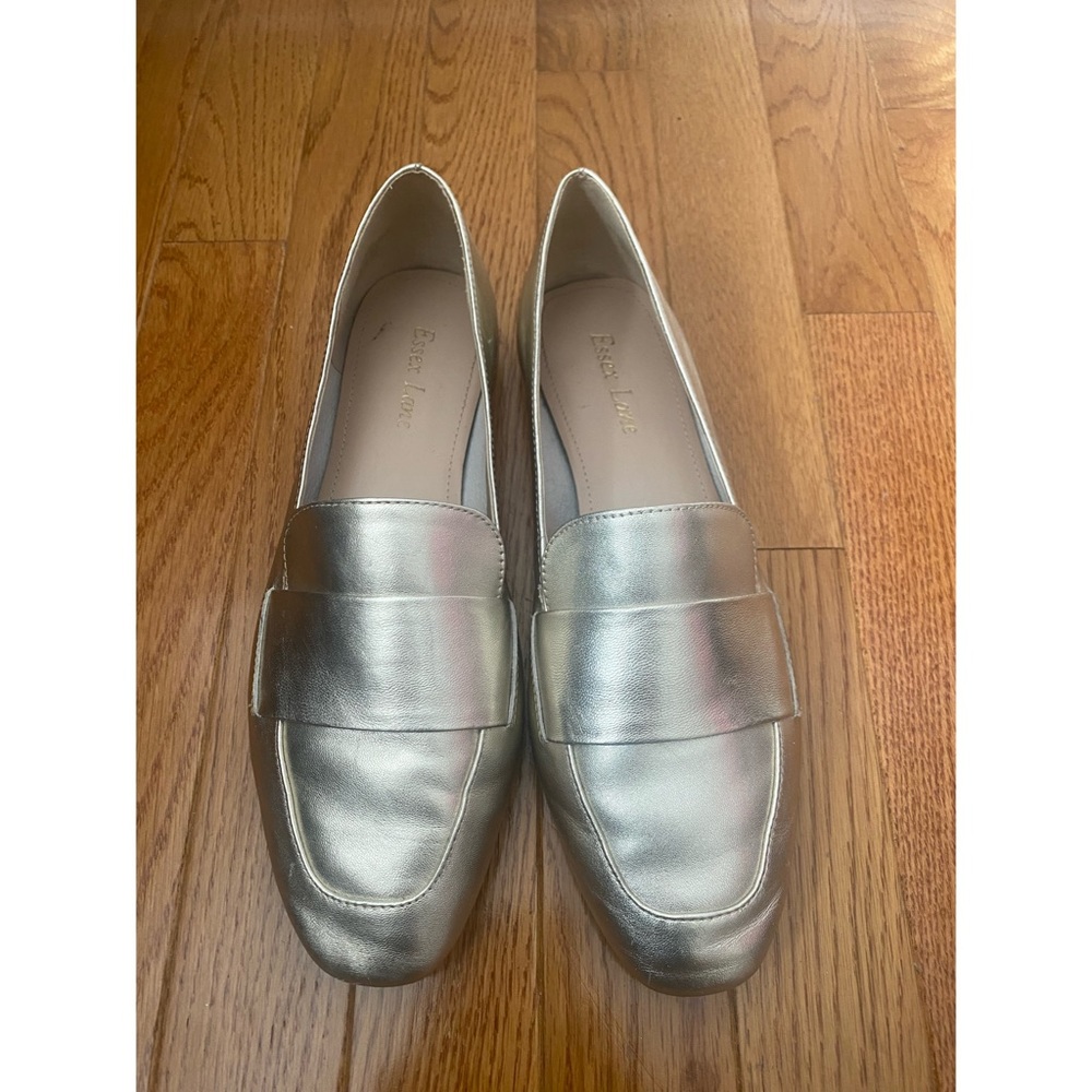 Light gold flats/loafers in great condition